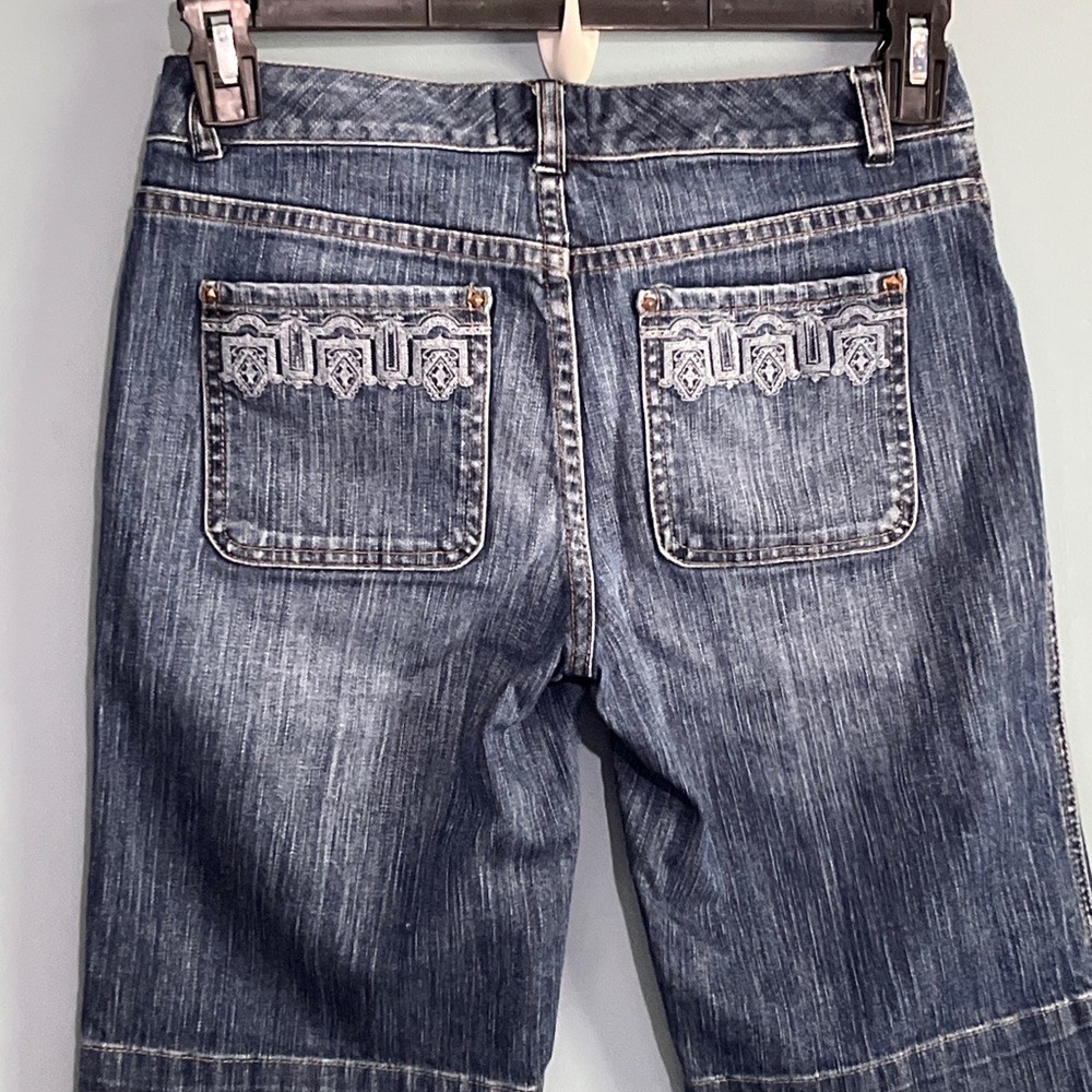 SELLING WHITE HOUSE BLACK MARKET JEAN SHORT SIZE SMALL CONDITION:USED - Picture 2 of 16
